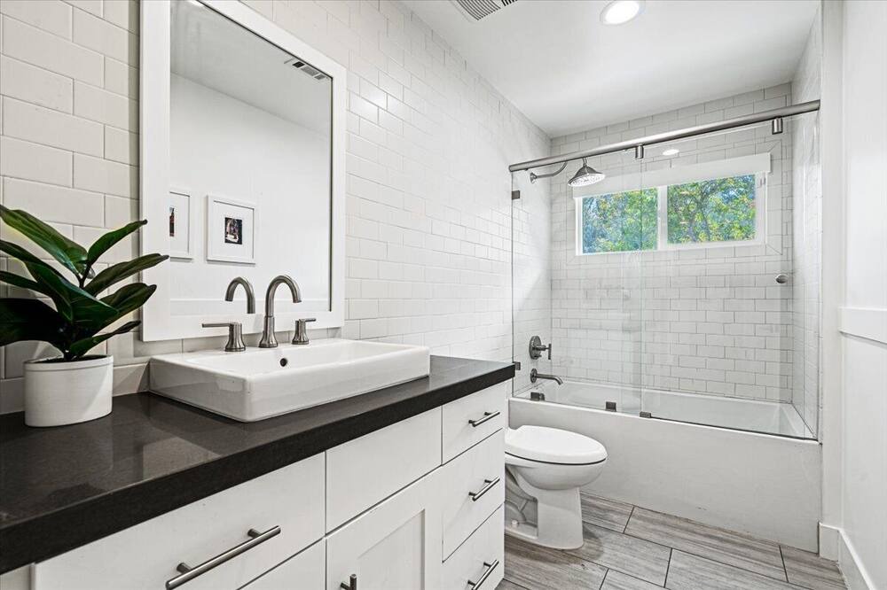 Photo of Bathroom in Downtown Riverside