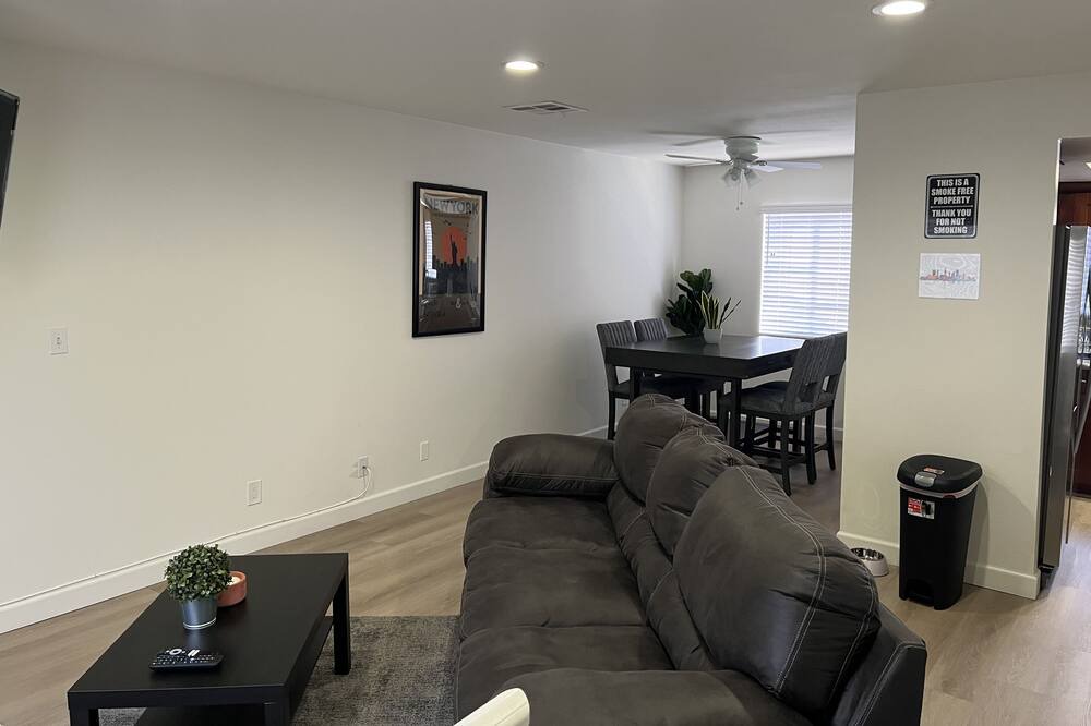 Photo of Livingroom in Downtown
