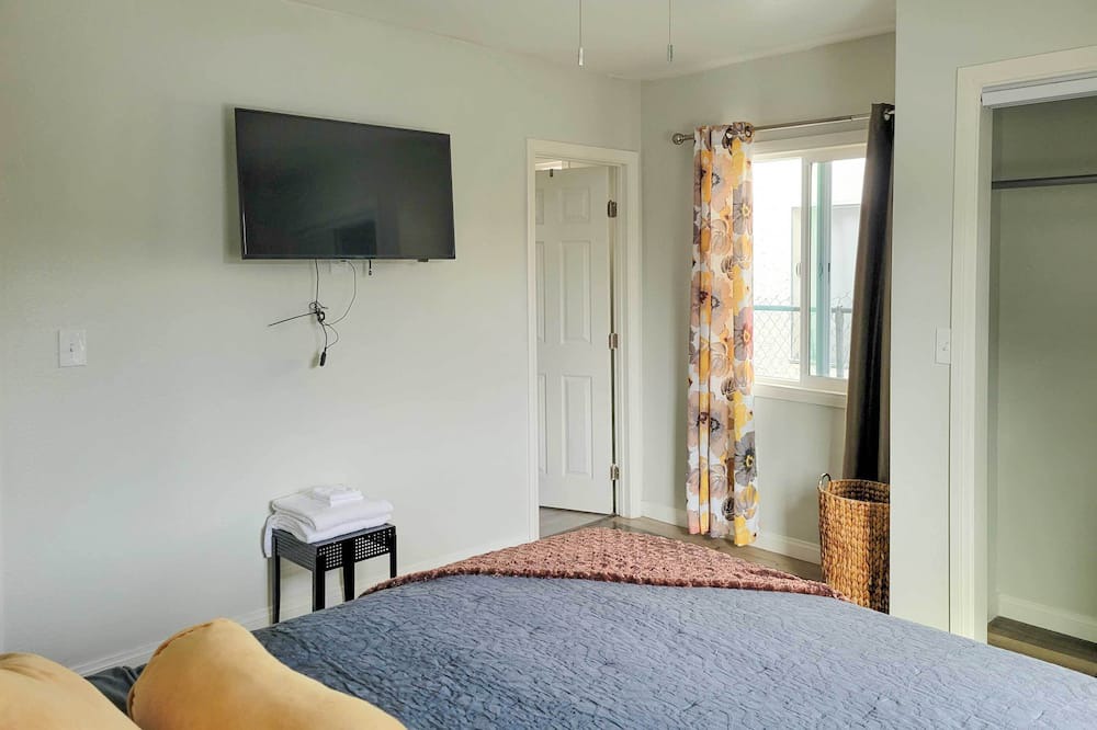 Photo of Bedroom in Compton