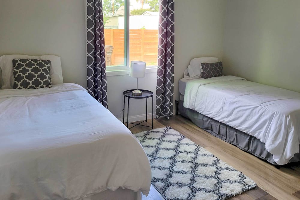 Photo of Bedroom in Compton