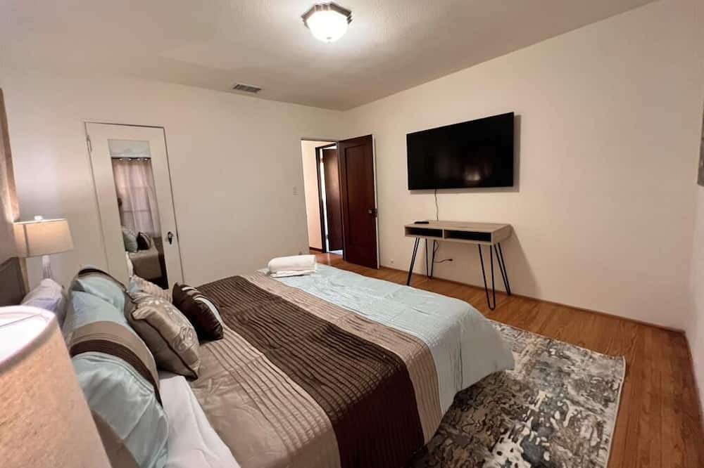 Photo of Bedroom in La Puente