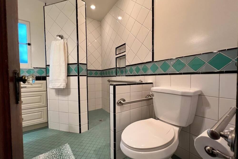Photo of Bathroom in La Puente