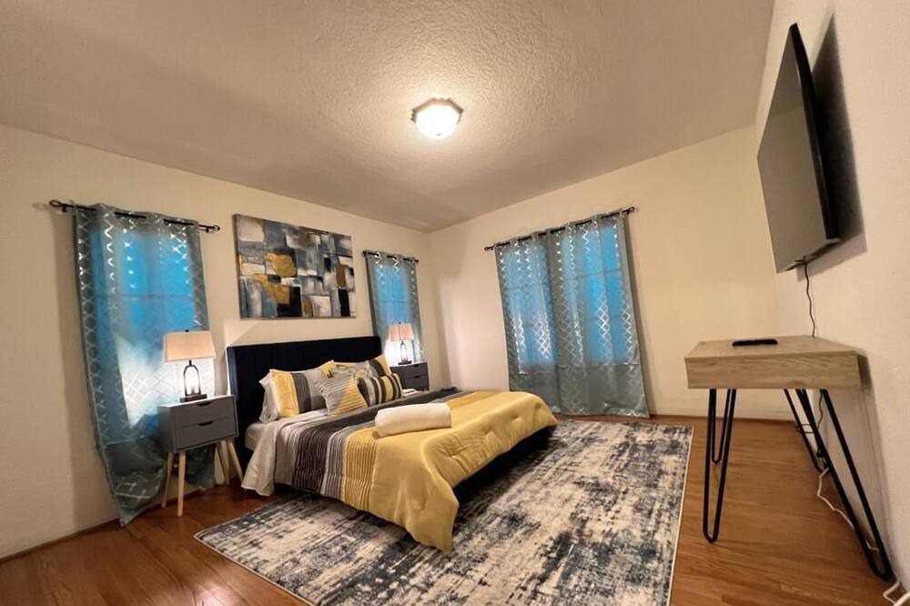 Photo of Bedroom in La Puente