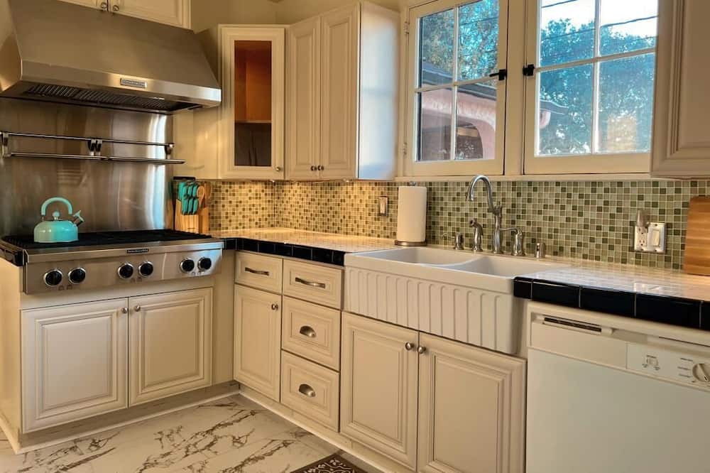 Photo of Kitchen in La Puente