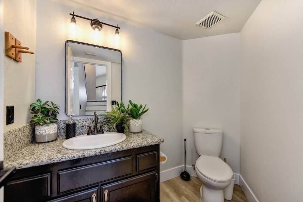 Photo of Bathroom in Antelope