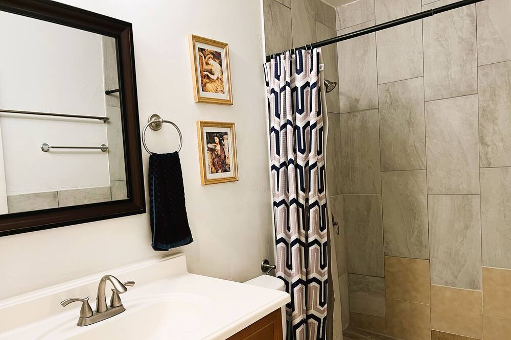 Photo of Bathroom in Lake Elsinore