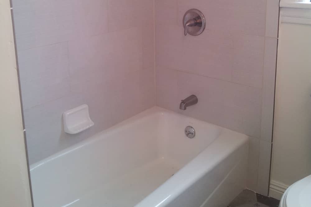 Photo of Bathroom in Belmont Shore