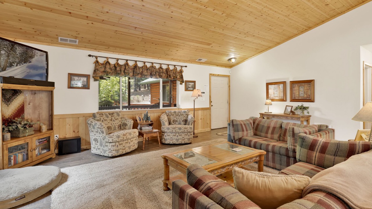 Photo of Livingroom in Upper Moonridge