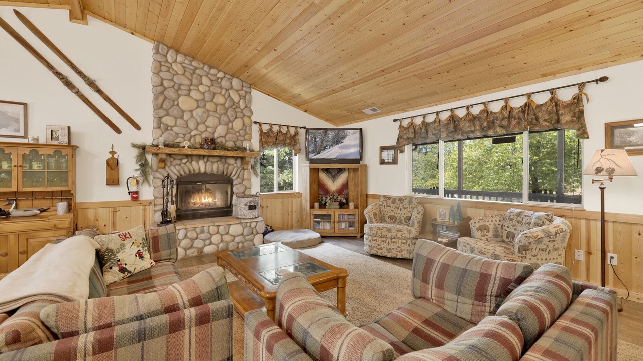 Photo of Livingroom in Upper Moonridge