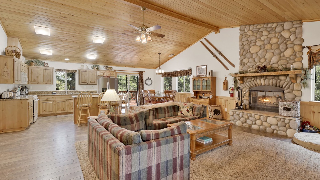 Photo of Livingroom in Upper Moonridge