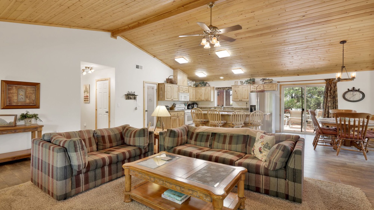 Photo of Livingroom in Upper Moonridge