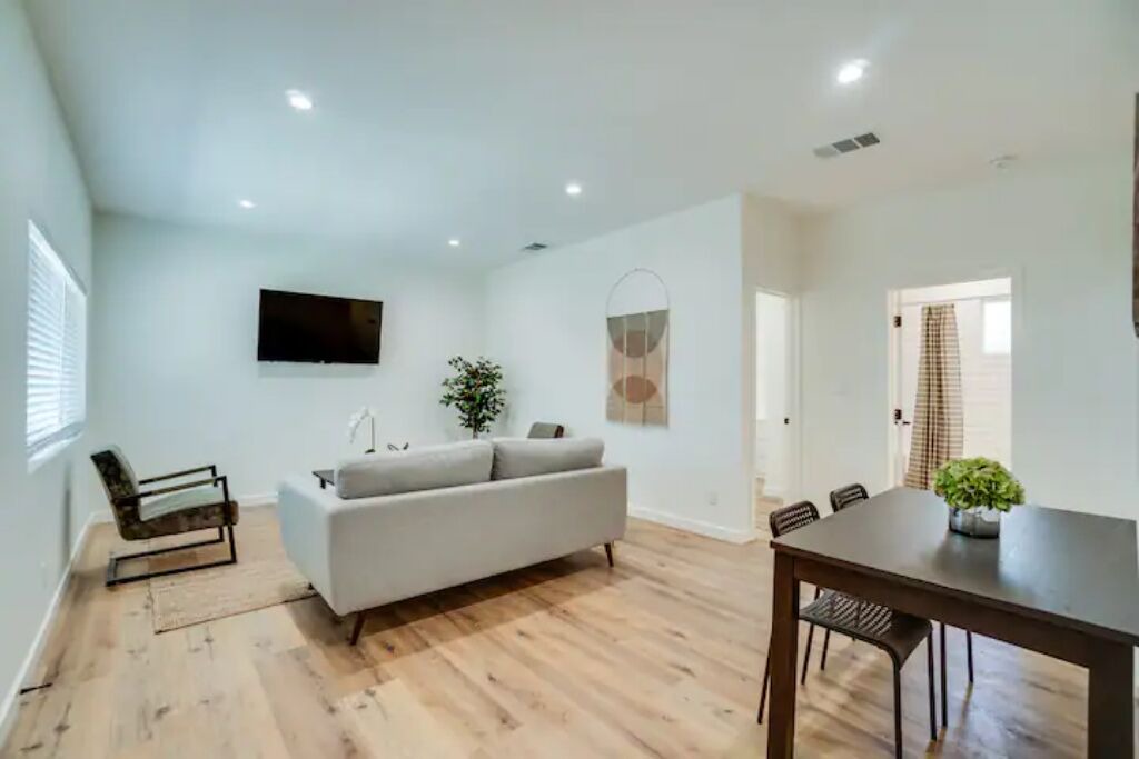 Photo of Livingroom in North Central