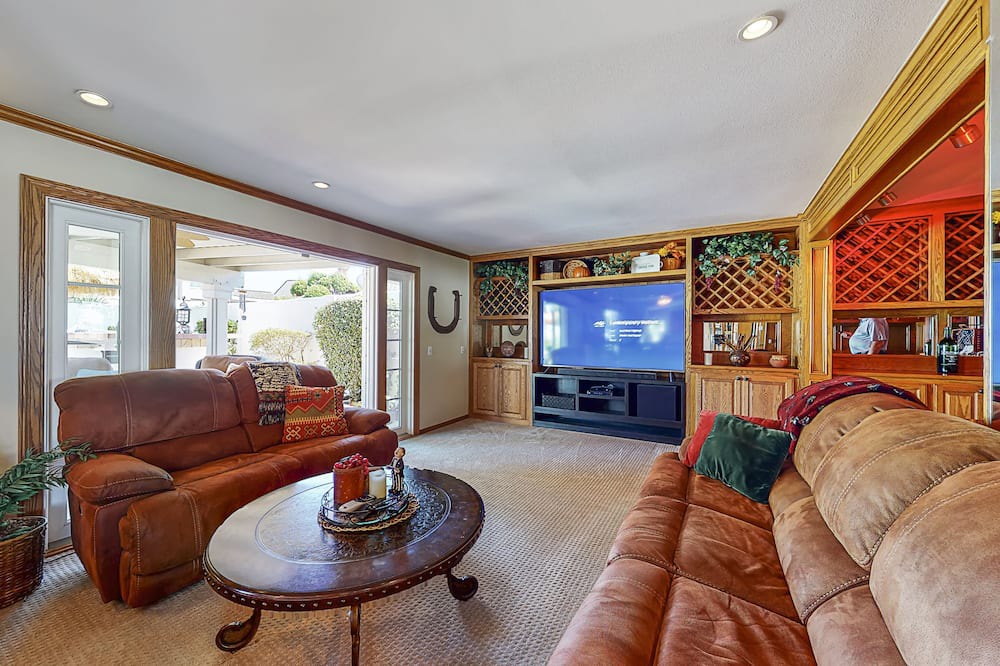Photo of Bedroom in Fountain Valley