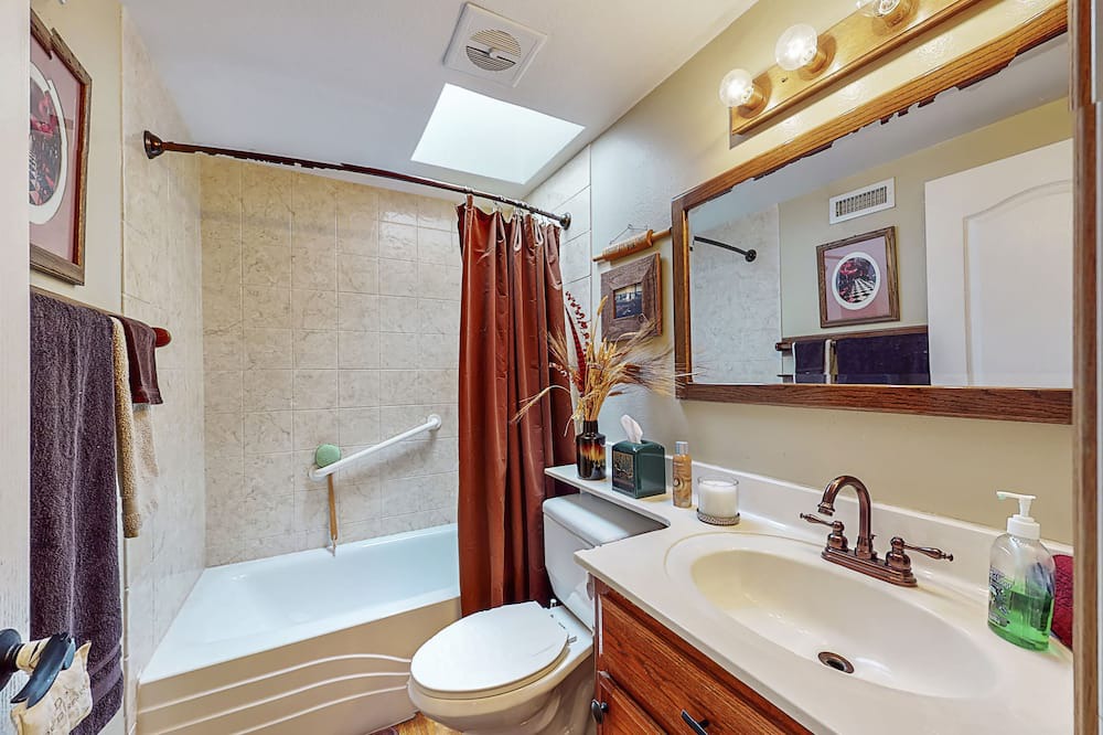 Photo of Bathroom in Fountain Valley