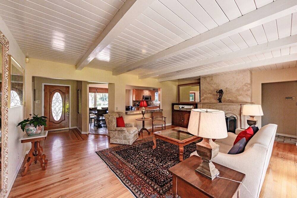 Photo of Livingroom in East Whittier