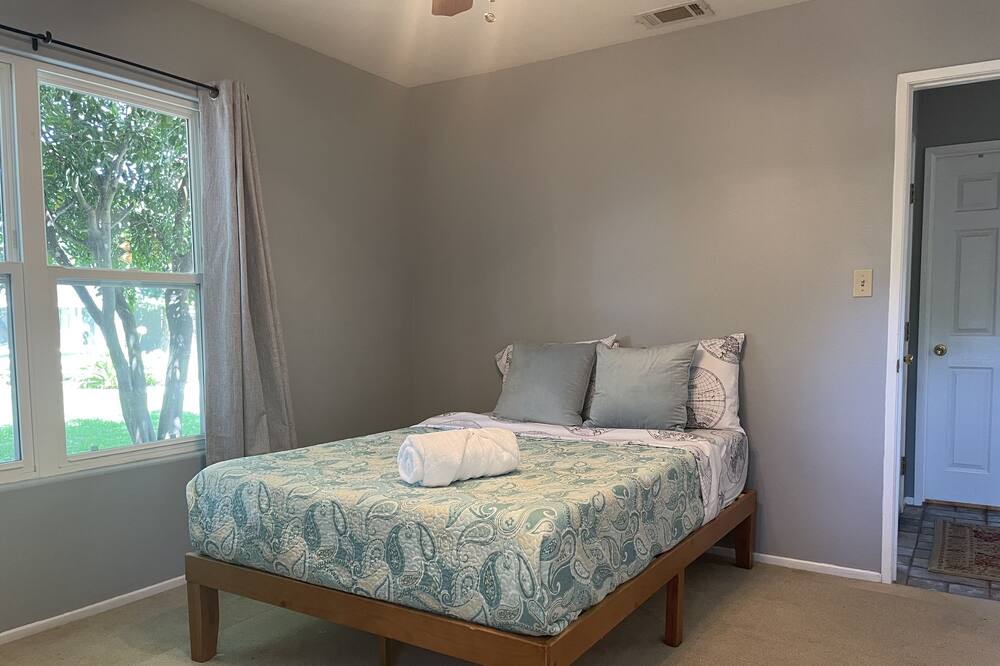 Photo of Bedroom in East Whittier