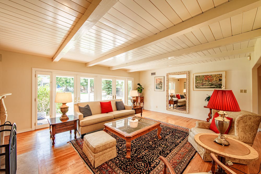 Photo of Livingroom in East Whittier