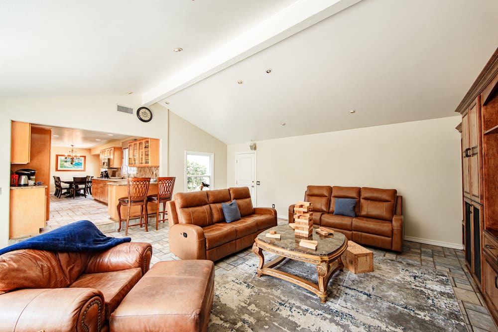 Photo of Livingroom in East Whittier