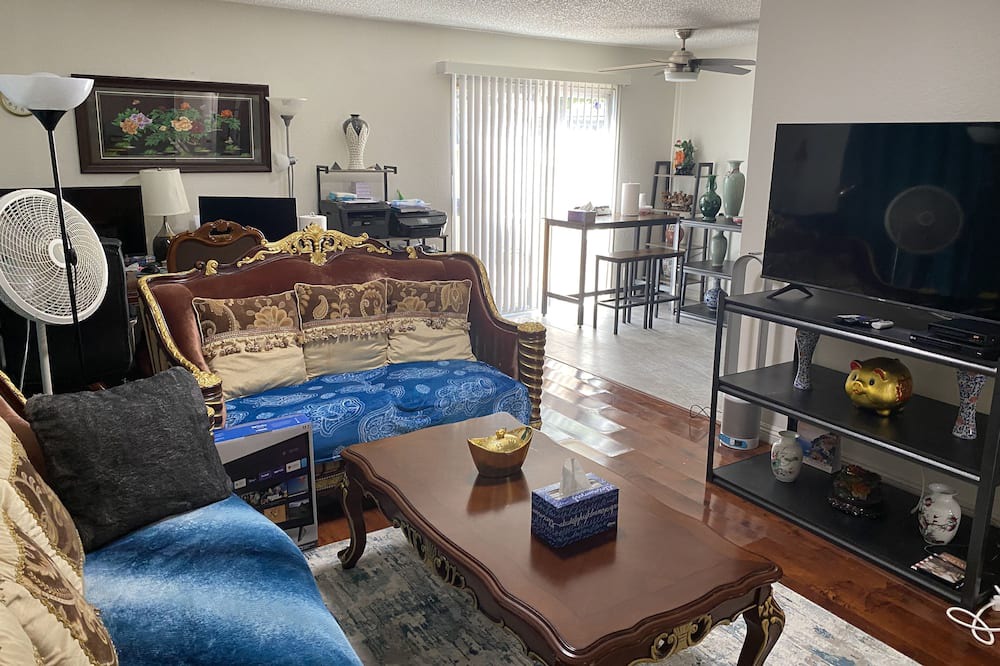 Photo of Livingroom in Hacienda Heights