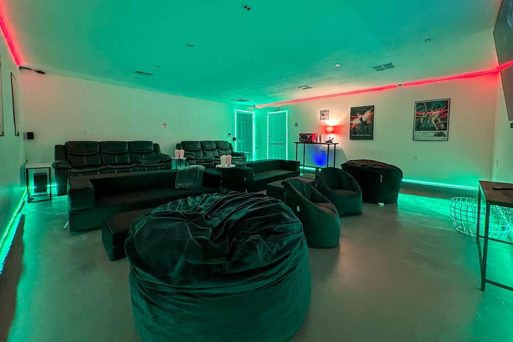 Photo of Livingroom in West Hills
