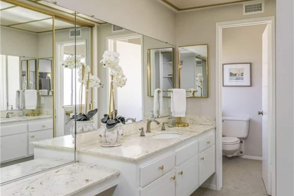 Photo of Bathroom in Fountain Valley