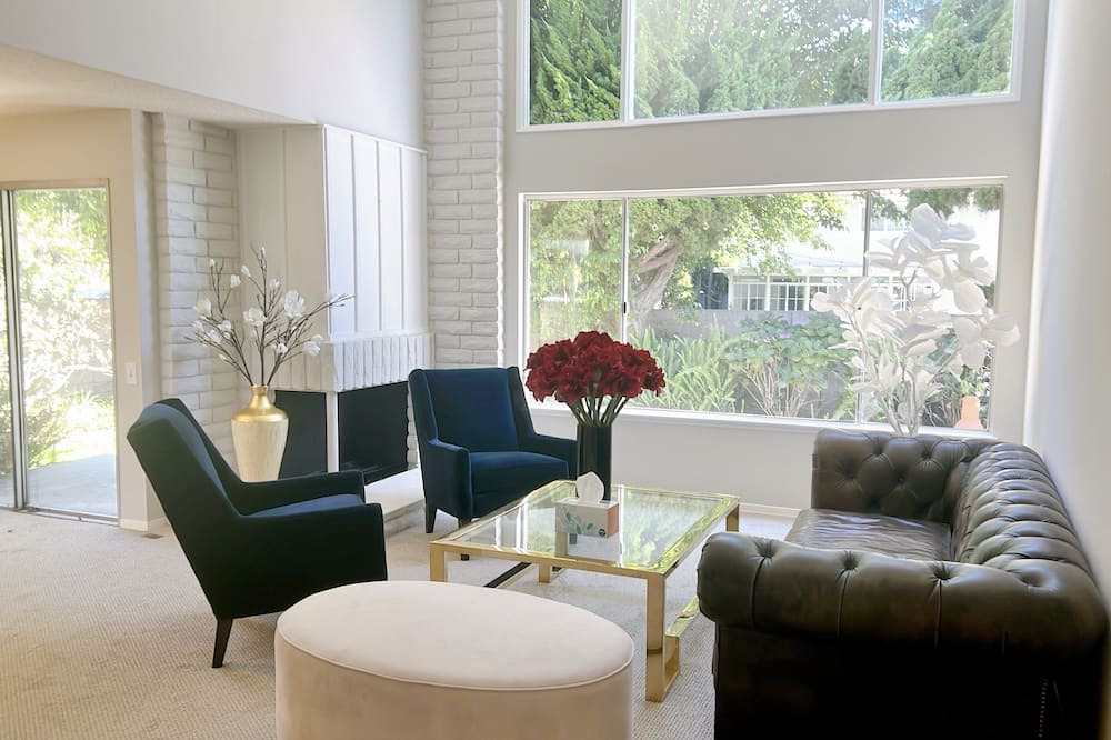 Photo of Livingroom in Fountain Valley