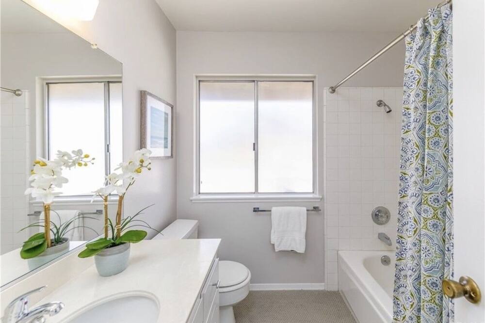 Photo of Bathroom in Fountain Valley