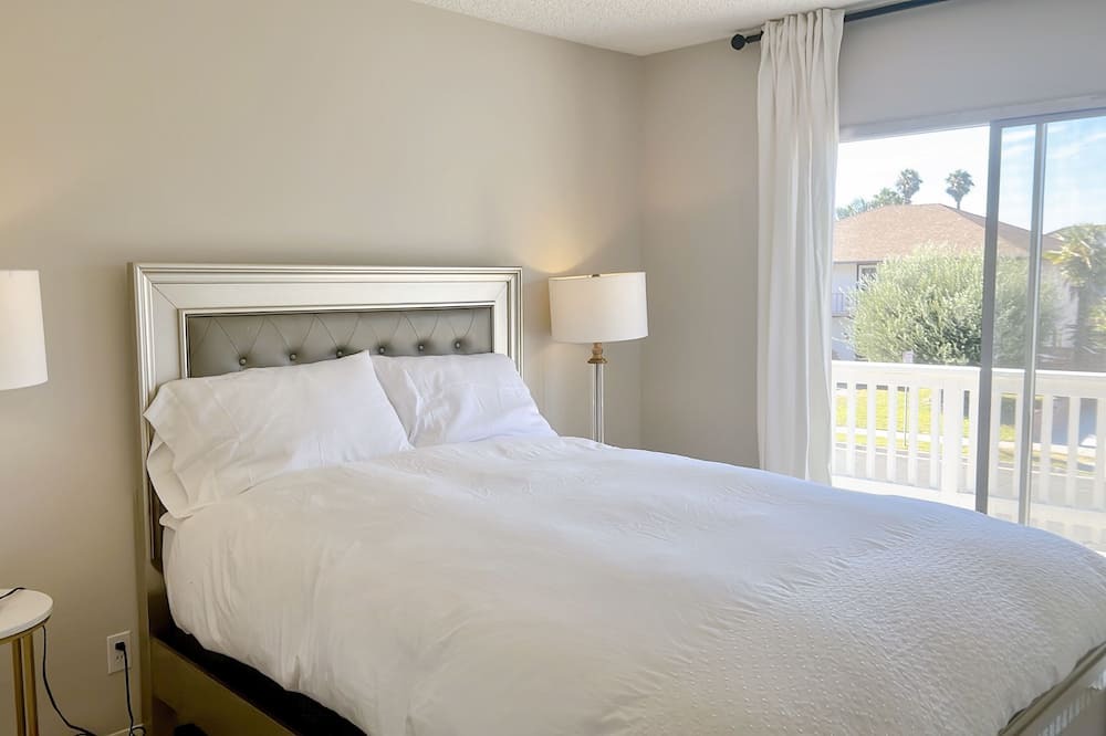 Photo of Bedroom in Fountain Valley