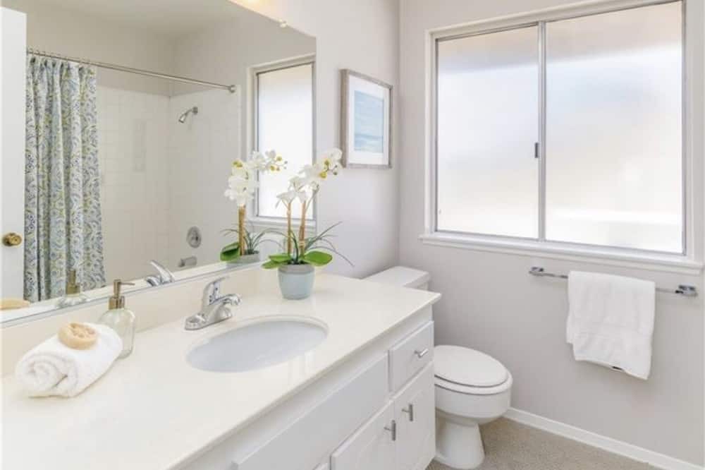 Photo of Bathroom in Fountain Valley