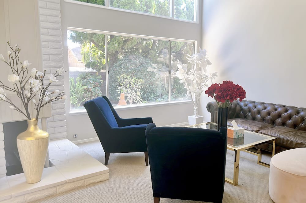 Photo of Livingroom in Fountain Valley