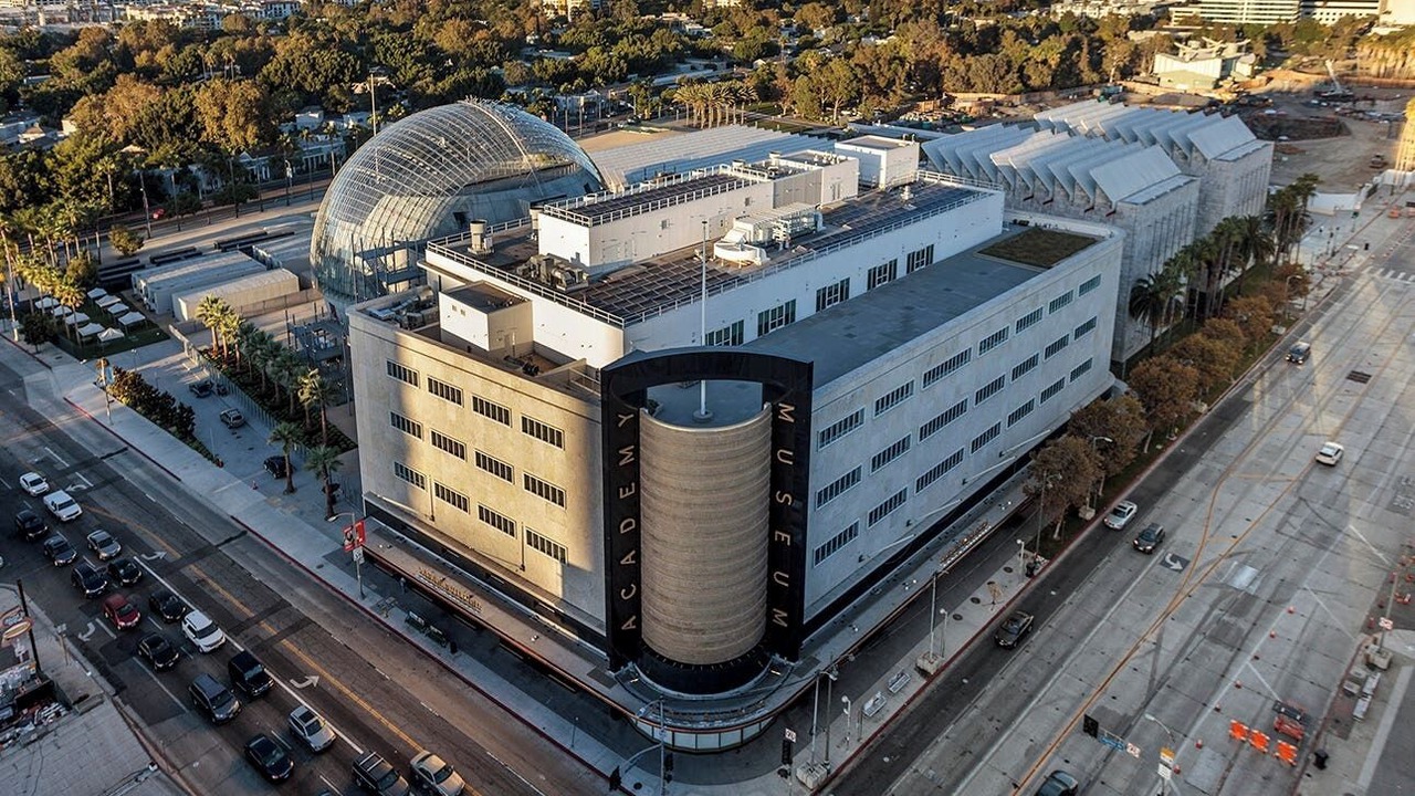 Photo of Outdoor in Miracle Mile