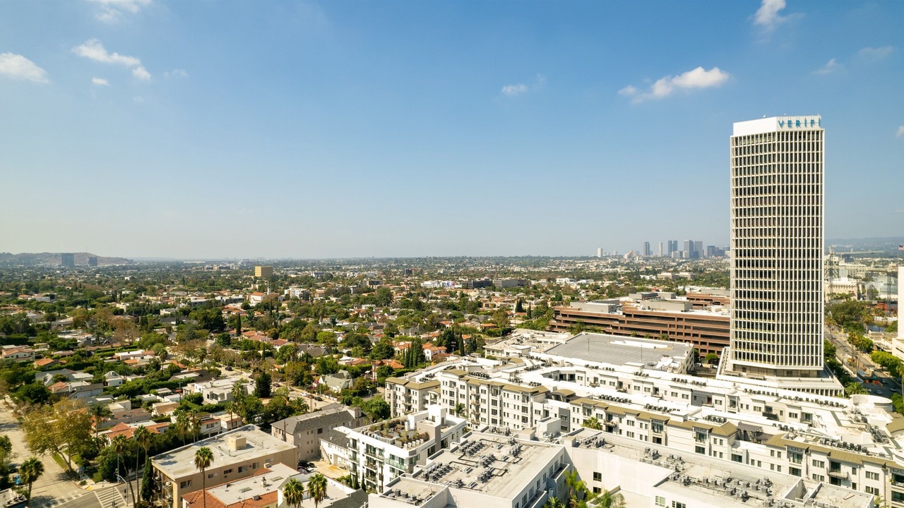 Photo of Outdoor in Miracle Mile