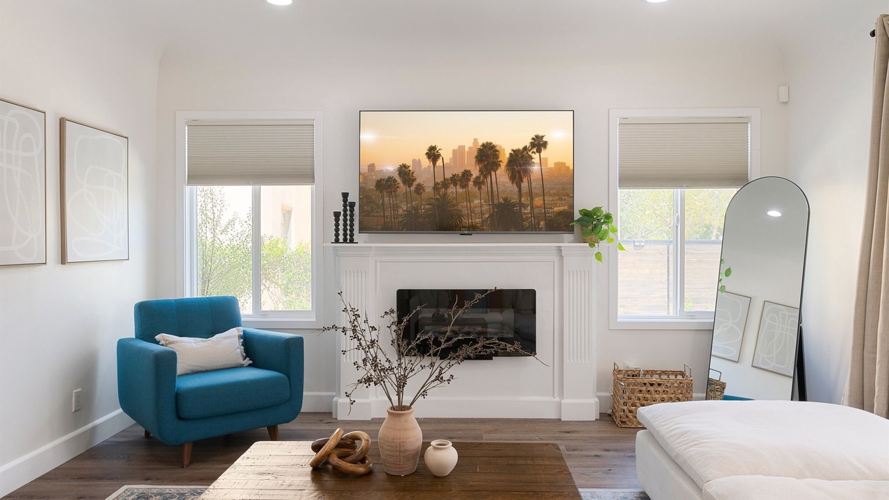 Photo of Livingroom in Miracle Mile