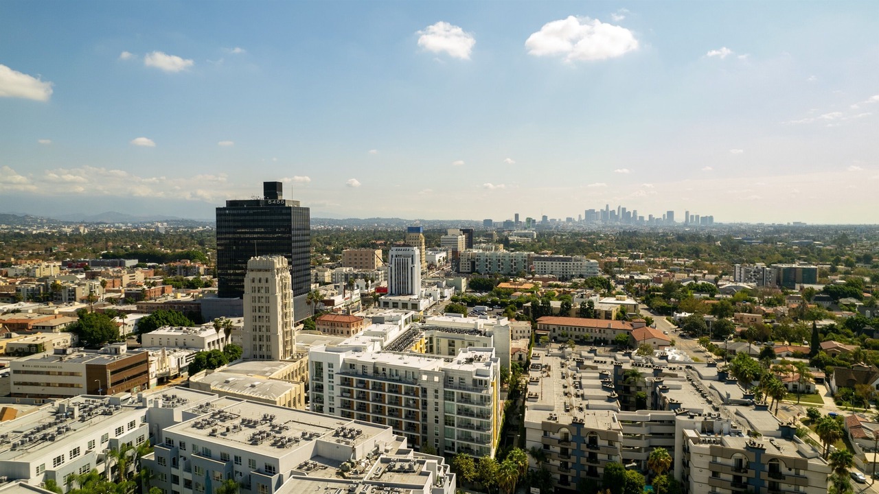Photo of Outdoor in Miracle Mile