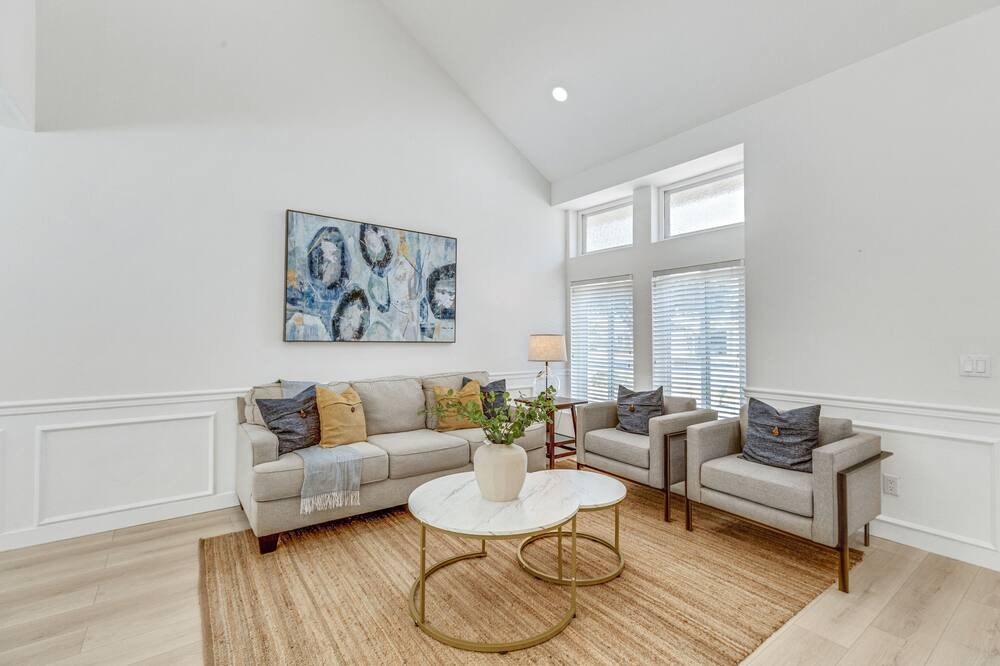 Photo of Livingroom in Eastvale