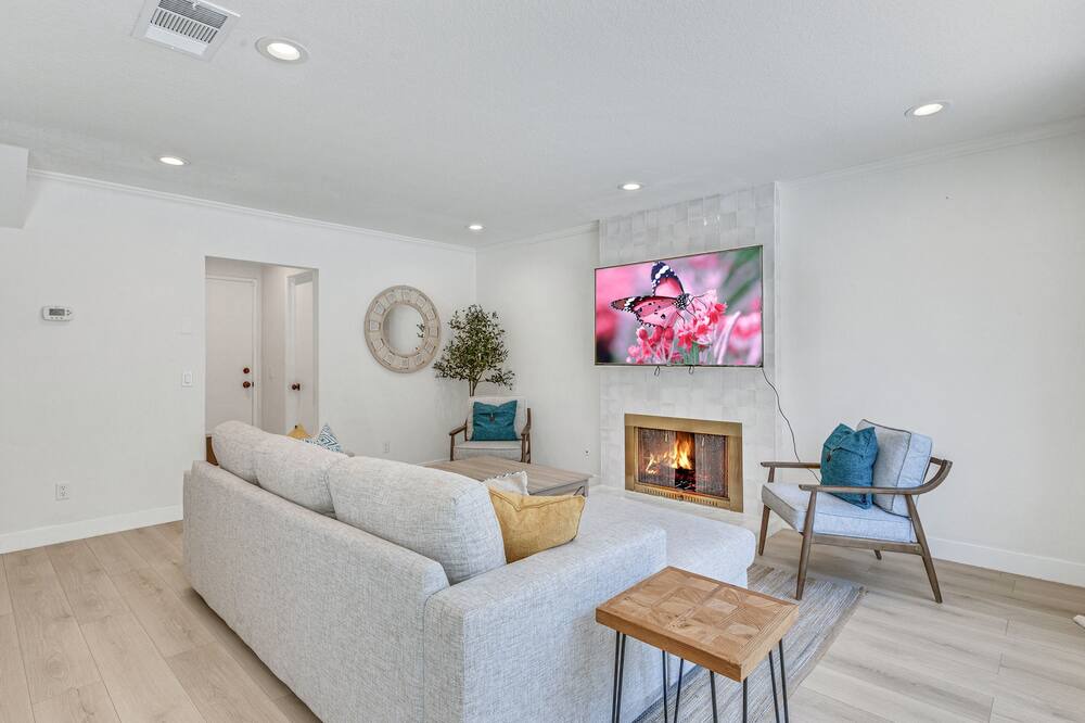 Photo of Livingroom in Eastvale