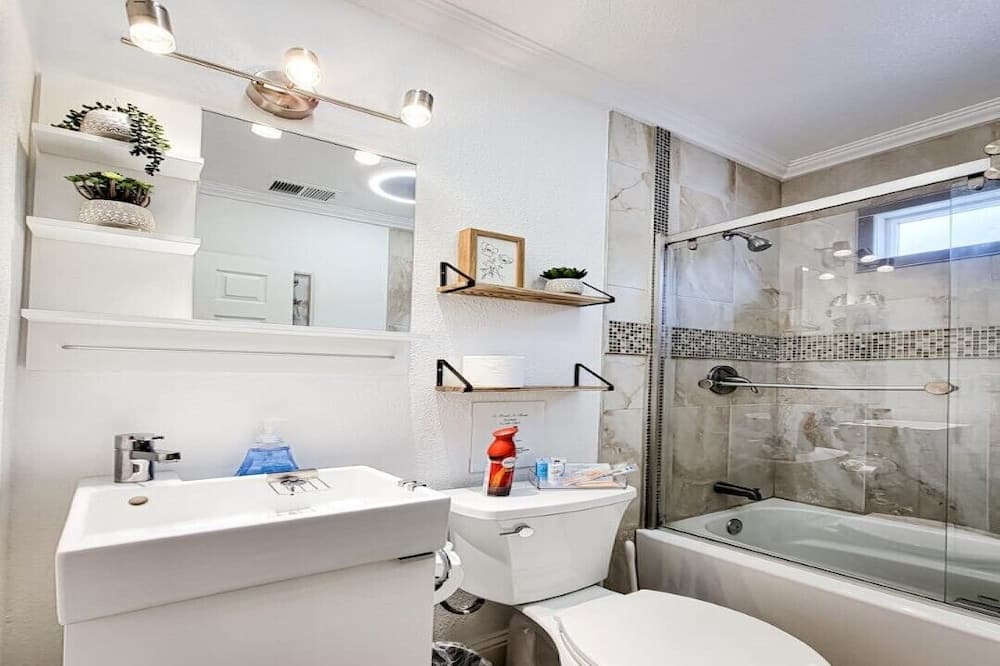 Photo of Bathroom in Oak Center
