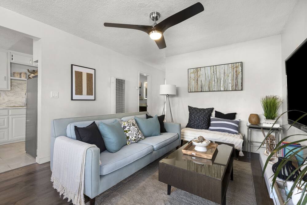 Photo of Livingroom in Hawthorne