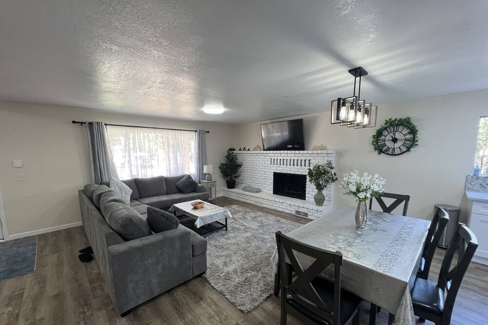 Photo of Livingroom in Frazier Park