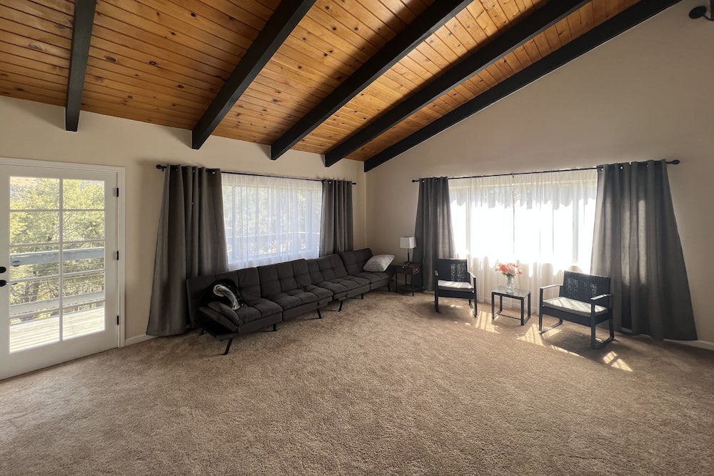 Photo of Livingroom in Frazier Park