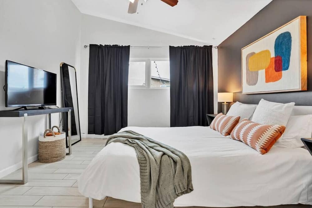 Photo of Bedroom in Serra Mesa