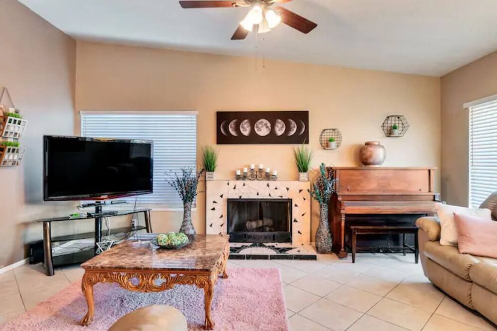 Photo of Livingroom in Corona