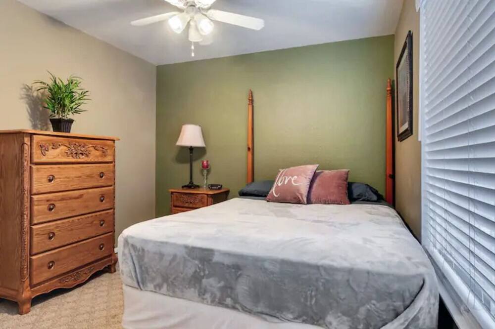 Photo of Bedroom in Corona
