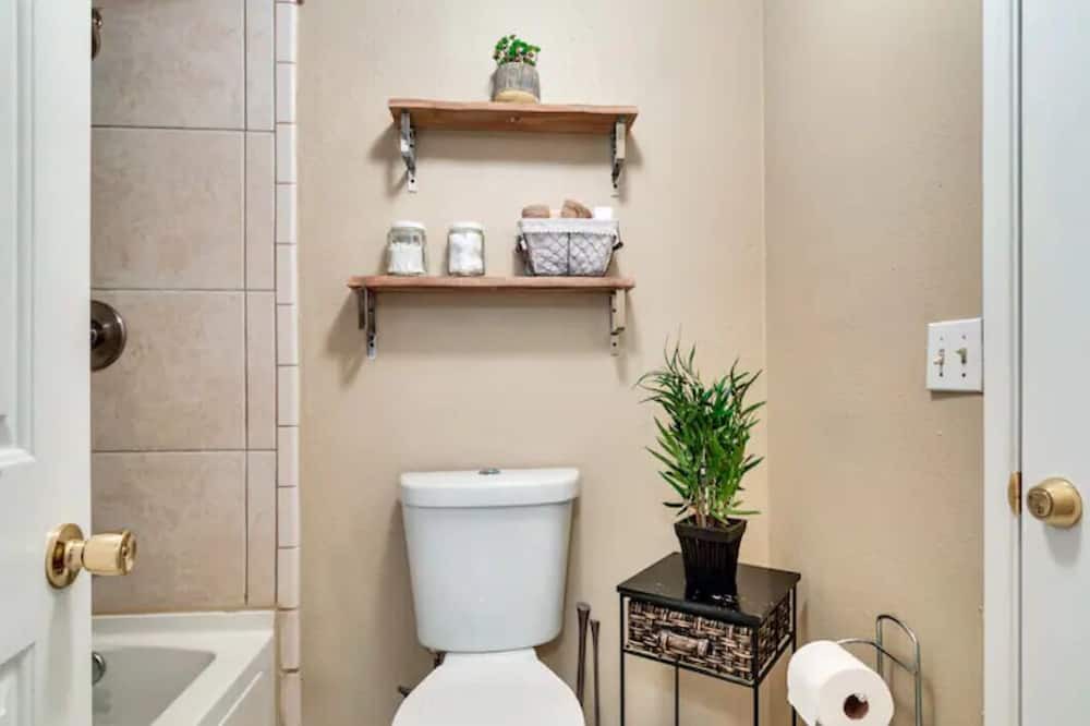 Photo of Bathroom in Corona