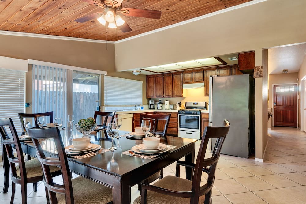 Photo of Kitchen in Corona