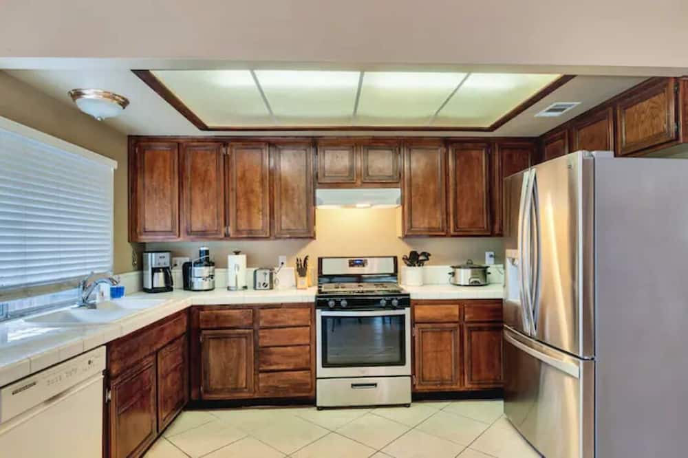 Photo of Kitchen in Corona