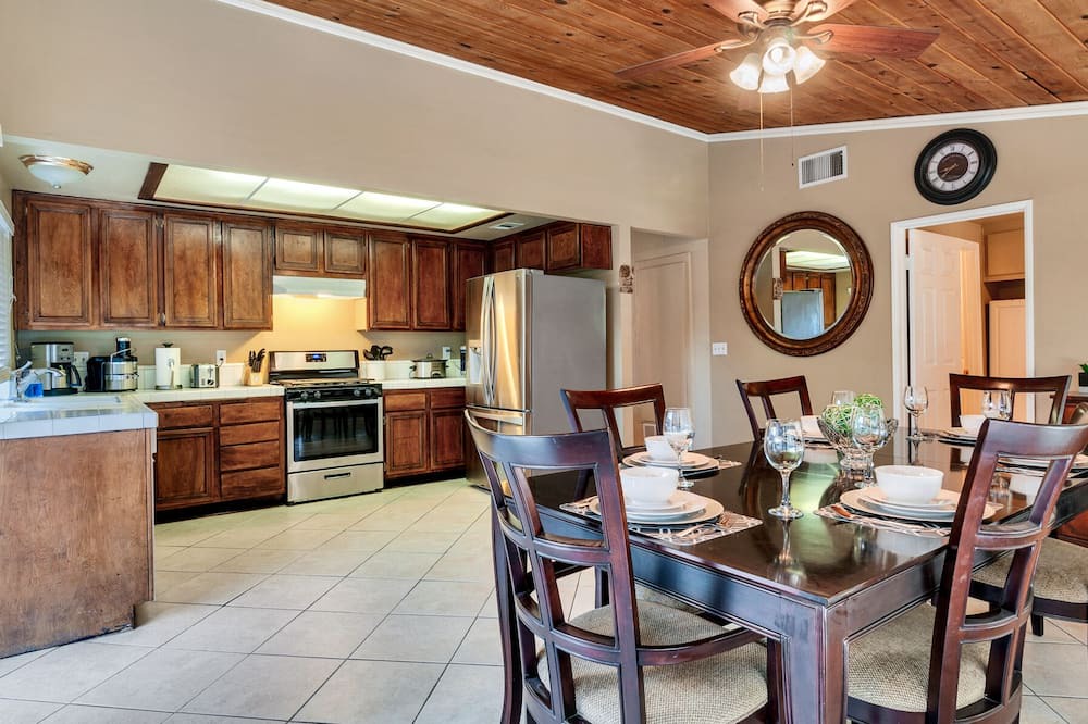 Photo of Kitchen in Corona