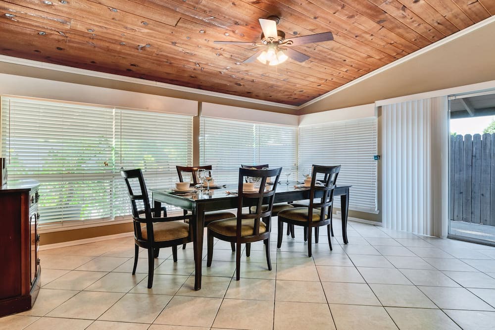 Photo of Kitchen in Corona