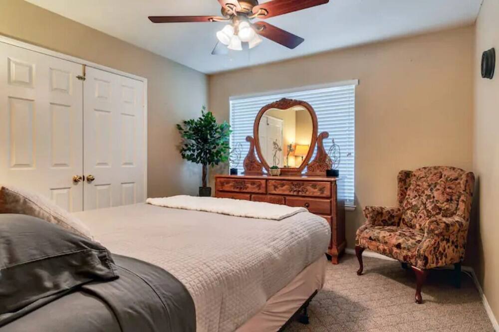 Photo of Bedroom in Corona