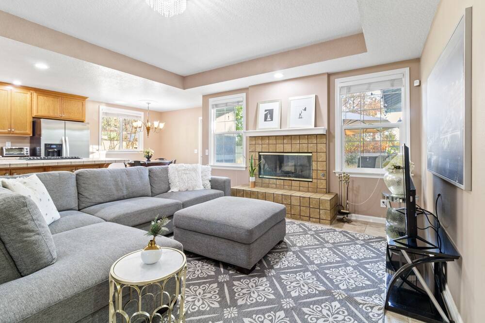Photo of Livingroom in North Central